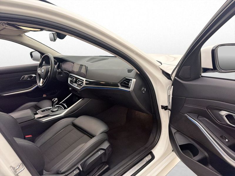 BMW 330 bild 16