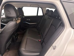 BMW 330 bild 18