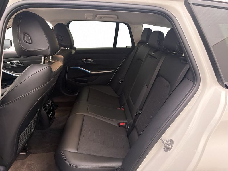 BMW 330 bild 18
