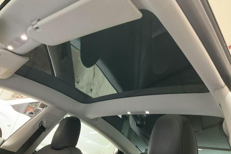 Tesla Model 3 bild 14