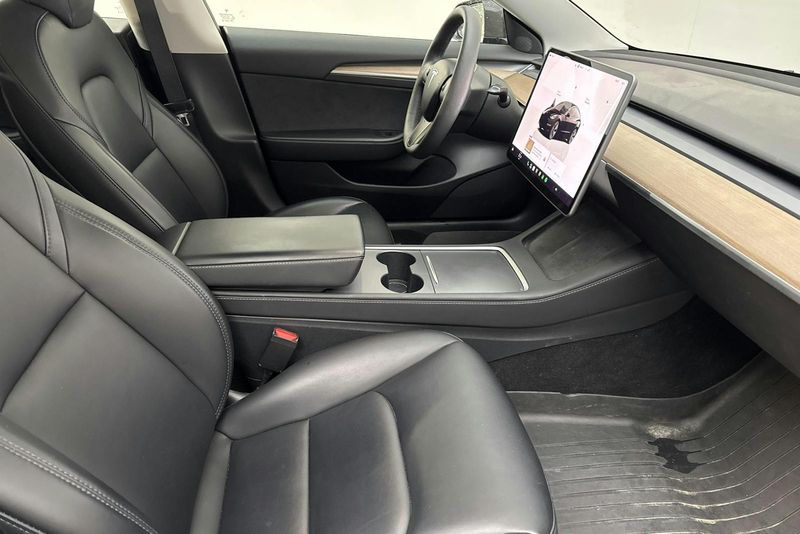 Tesla Model 3 bild 7