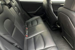 Tesla Model 3 bild 8