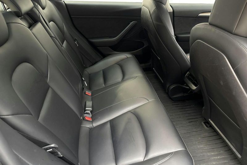 Tesla Model 3 bild 8