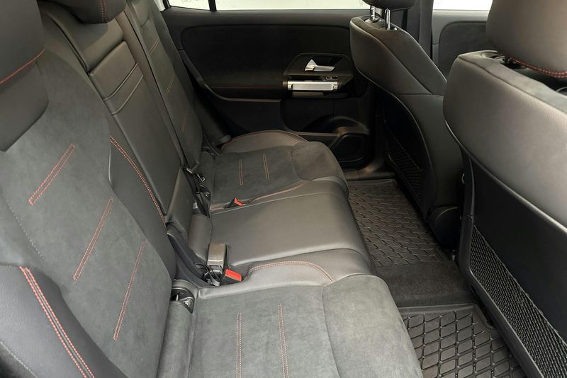 Mercedes EQB300 bild 8