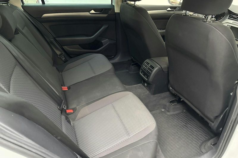 Volkswagen Passat bild 8