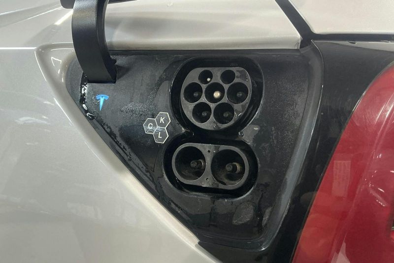 Tesla Model Y bild 15