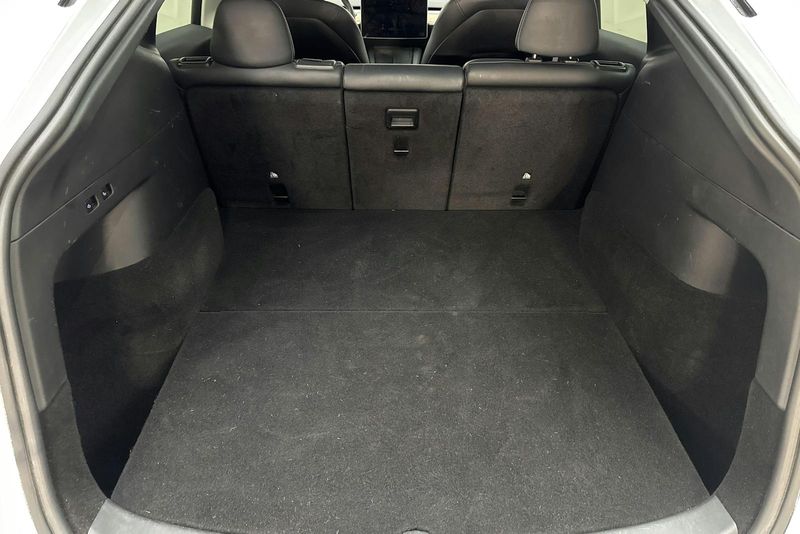 Tesla Model Y bild 9