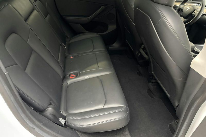 Tesla Model Y bild 8