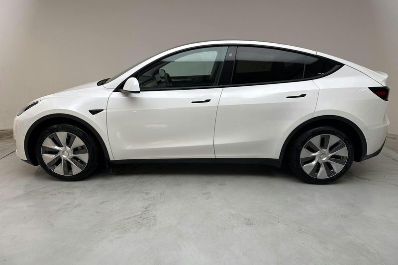 Tesla Model Y bild 2