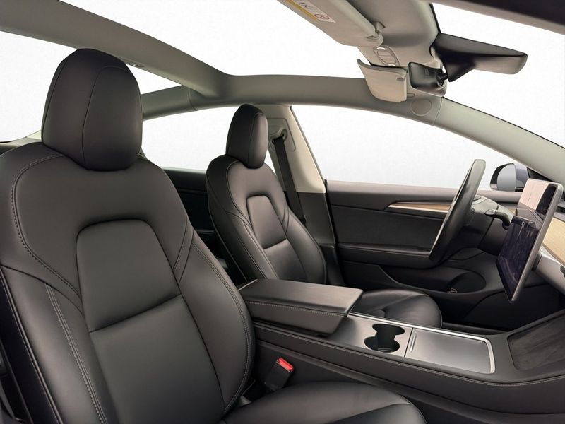 Tesla Model 3 bild 13