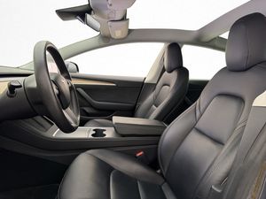 Tesla Model 3 bild 11