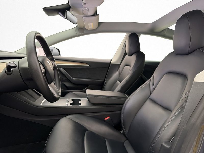 Tesla Model 3 bild 11