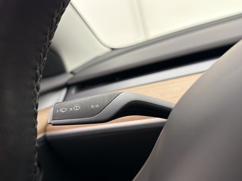 Tesla Model 3 bild 25
