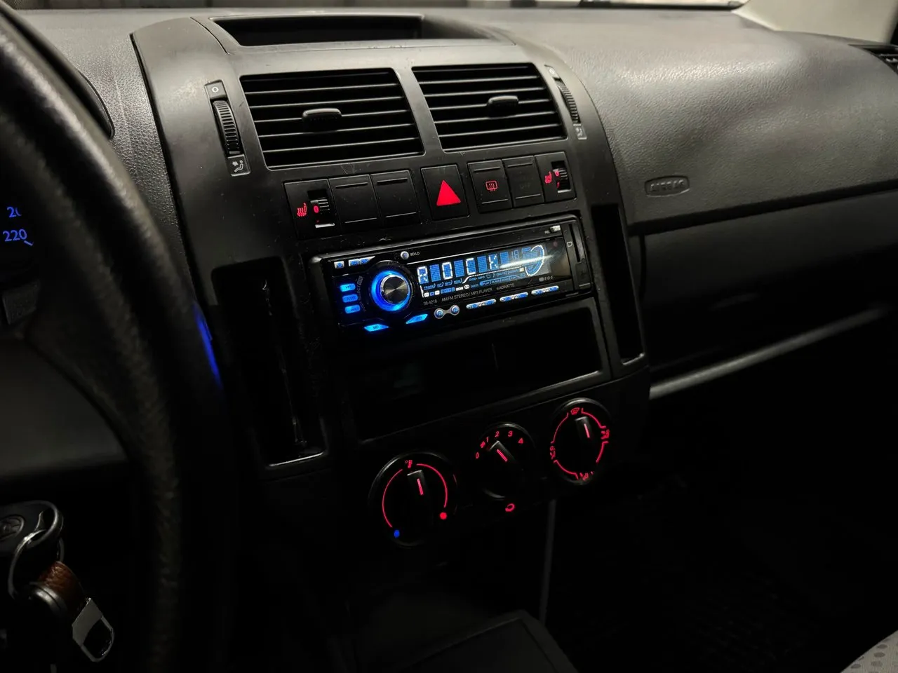 Vehicle image 14