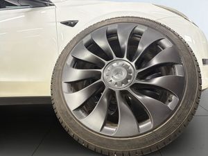 Tesla Model Y bild 14