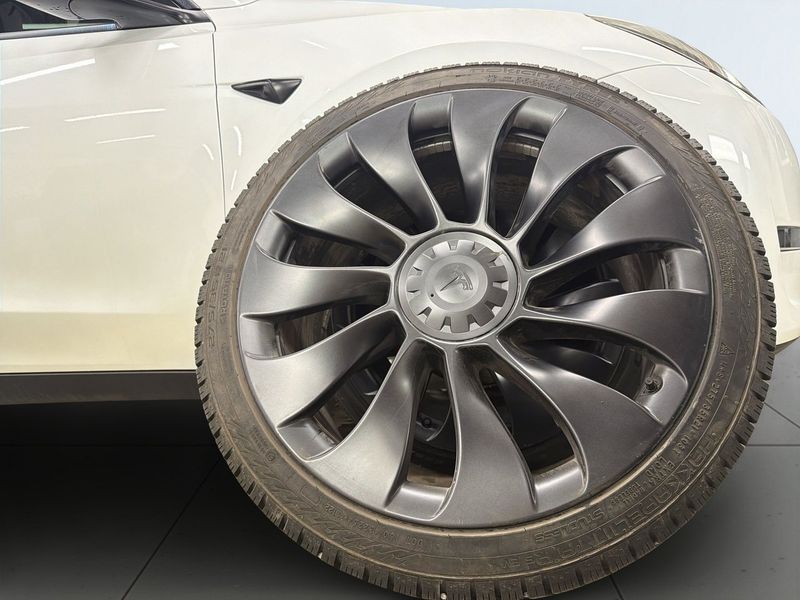 Tesla Model Y bild 14