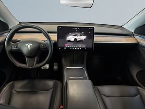 Tesla Model Y bild 8