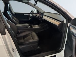 Tesla Model Y bild 10