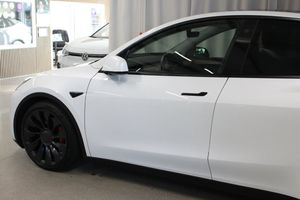 Tesla Model Y bild 12