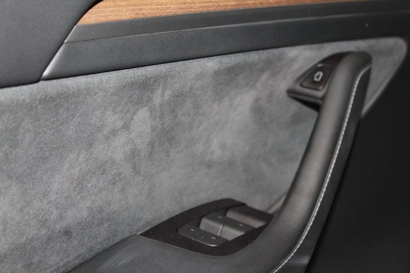 Tesla Model Y bild 17