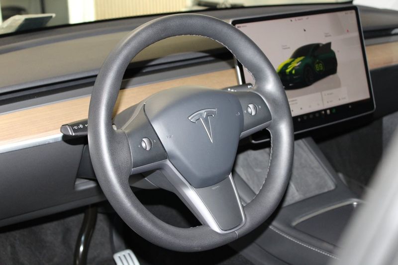 Tesla Model Y bild 19