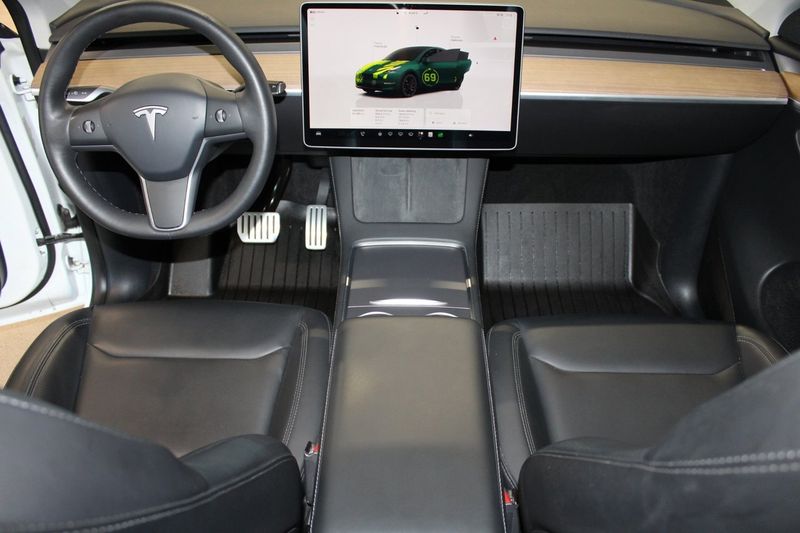Tesla Model Y bild 15