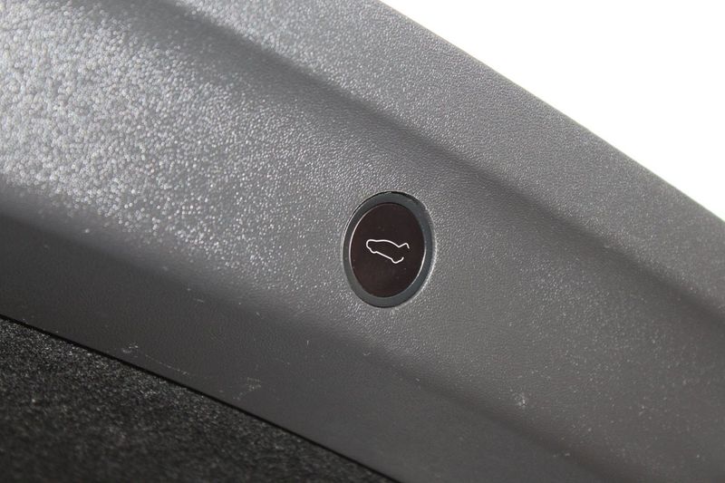 Tesla Model Y bild 25
