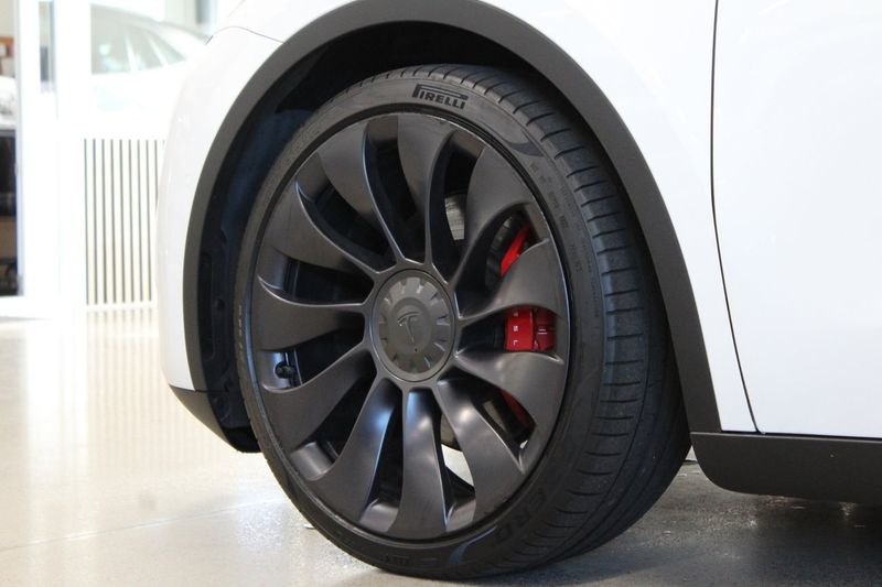 Tesla Model Y bild 13