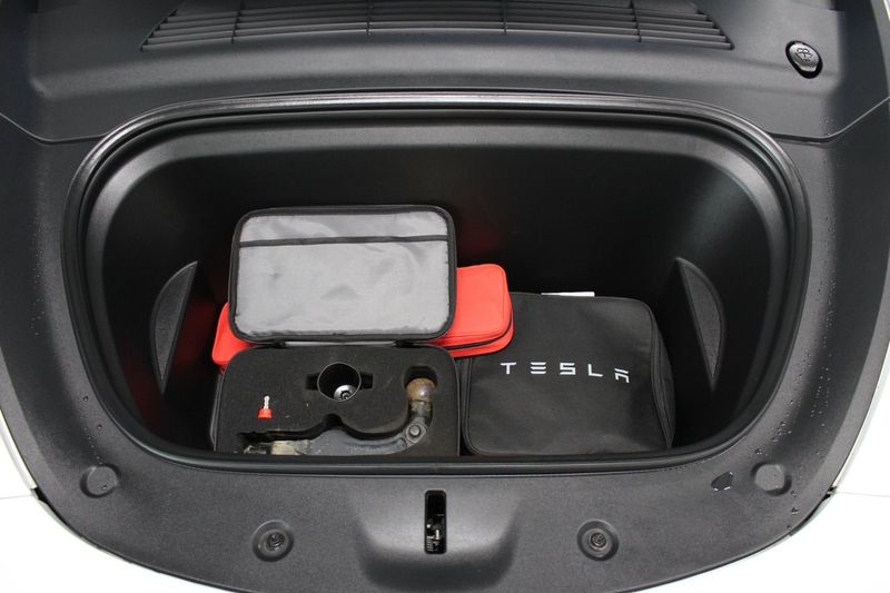 Tesla Model Y bild 22