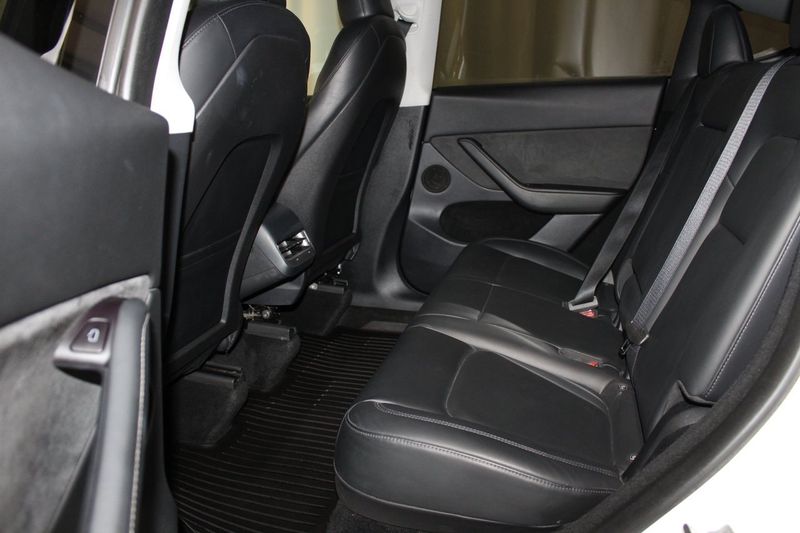 Tesla Model Y bild 21