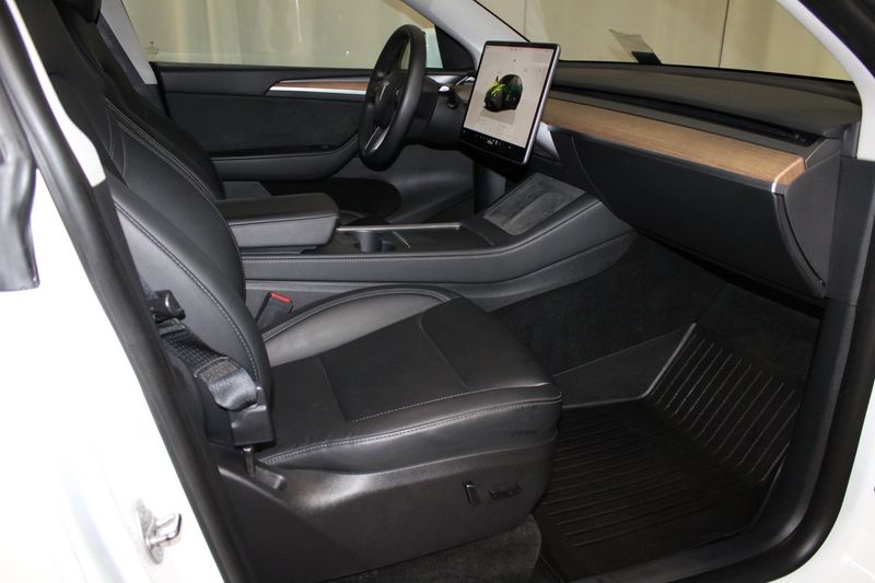 Tesla Model Y bild 18