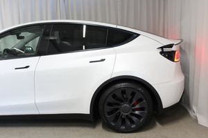 Tesla Model Y bild 8
