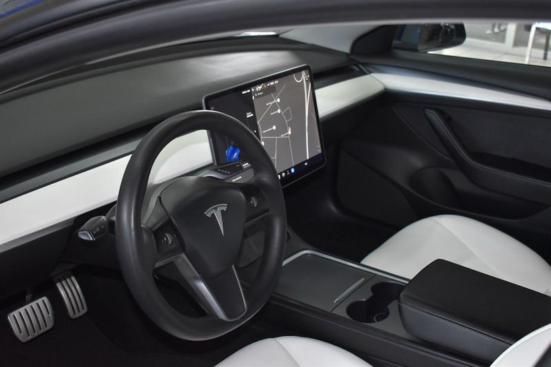 Tesla Model 3 bild 7