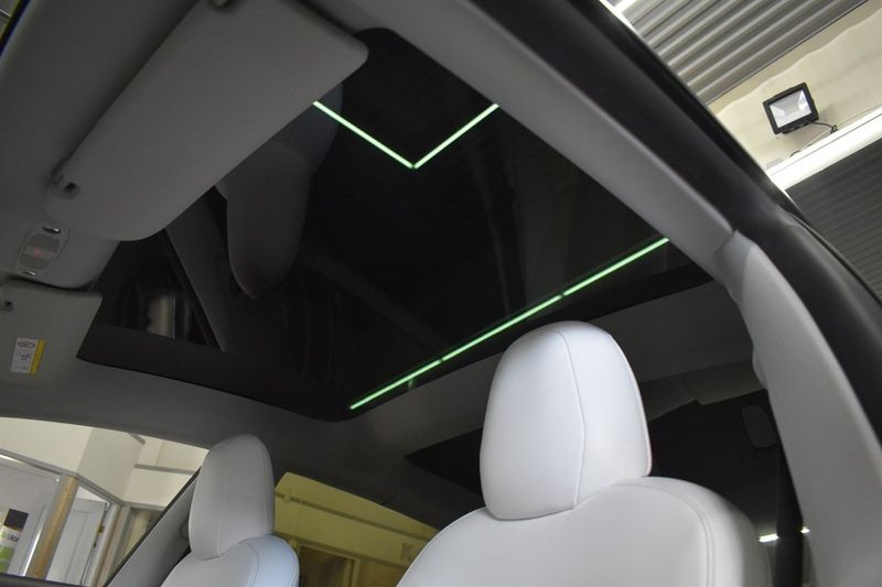 Tesla Model 3 bild 20