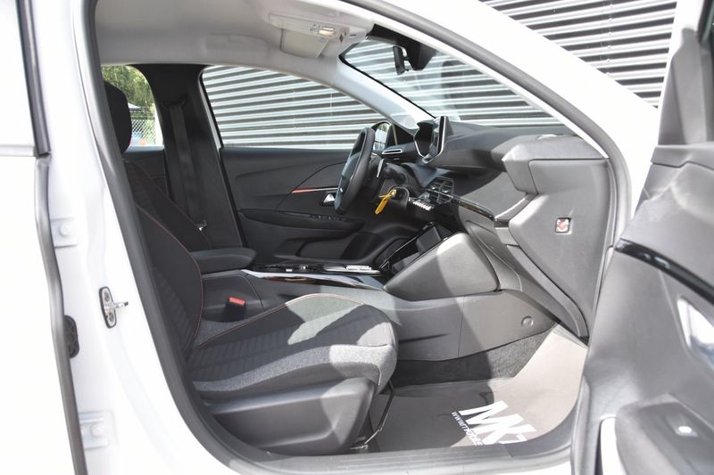 Peugeot 208 bild 9
