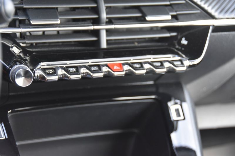 Peugeot 208 bild 15