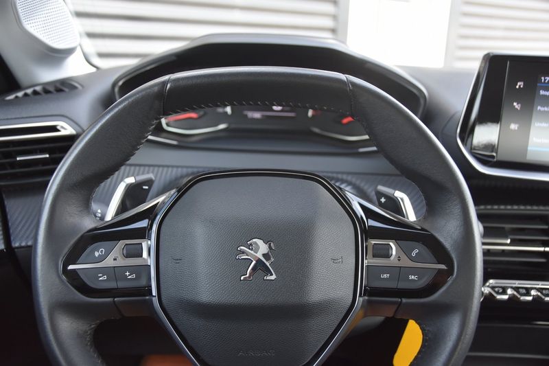 Peugeot 208 bild 12