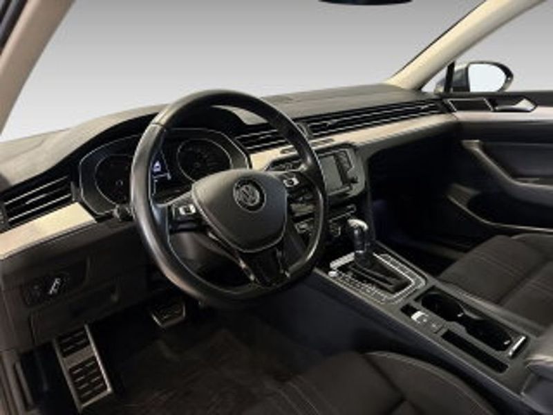 Volkswagen Passat bild 8
