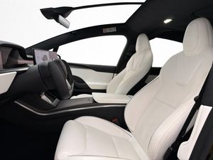 Tesla Model X bild 15