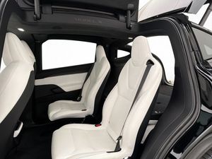 Tesla Model X bild 19