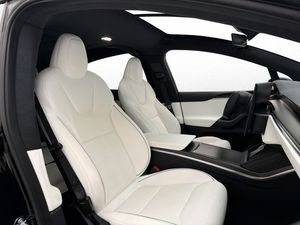 Tesla Model X bild 17