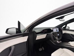 Tesla Model X bild 14