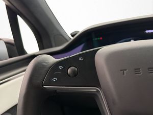 Tesla Model X bild 24