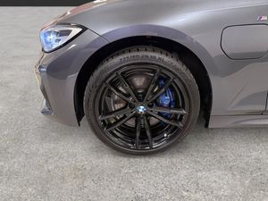 BMW 330 bild 18