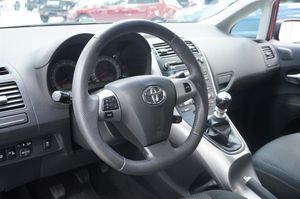 Toyota Auris bild 2
