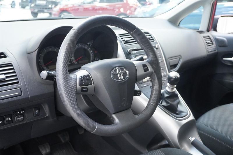 Toyota Auris bild 2