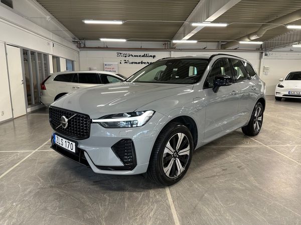 Volvo XC60 T6 Plug-In Hybrid AWD Plus Dark Edition Moms Dragkrok - 2025