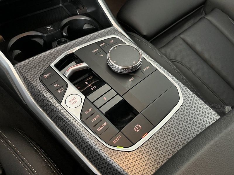 BMW 330 bild 8
