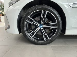 BMW 330 bild 4