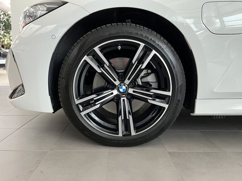 BMW 330 bild 4